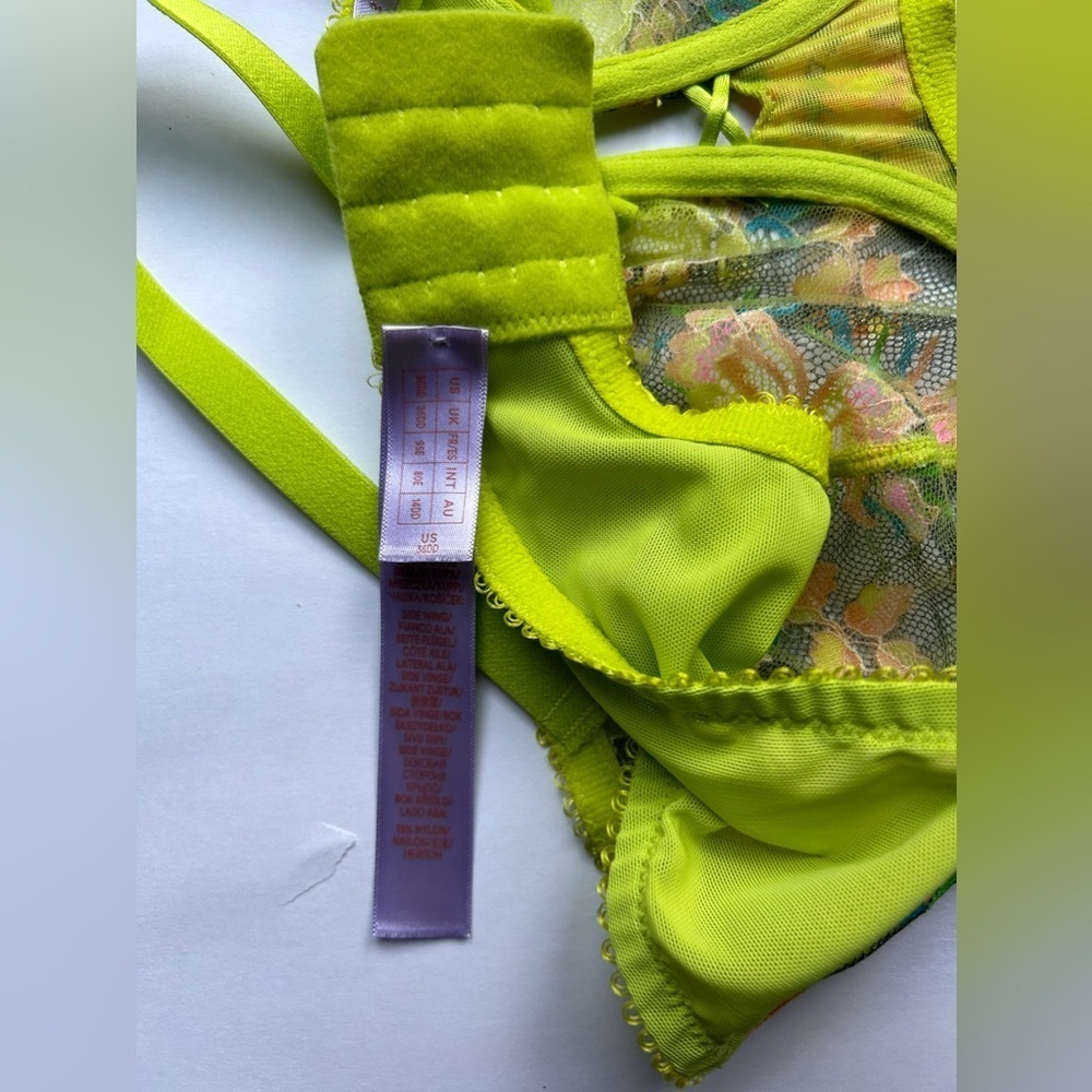 Savage x fenty SWEETHEART LACE BALCONETTE
BRA floral green 36dd - Picture 5 of 6